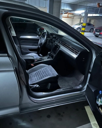 Volkswagen Passat cena 88000 przebieg: 131300, rok produkcji 2019 z Łódź małe 79